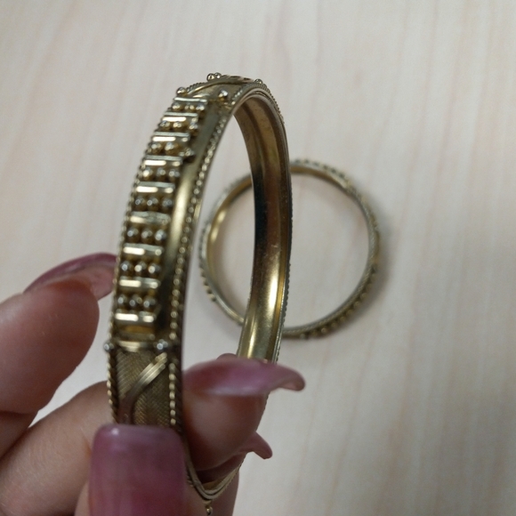 Two Vintage Gold Tone Mesh & Wired Classic-Look Bangles Wavy Patterned Sphere - Picture 7 of 12